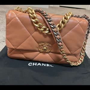 Chanel 19 Large (middle size) 21A